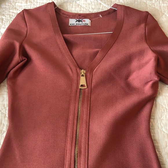 Bodicon low V neck coral gorgeous elegant dress - Picture 2 of 3